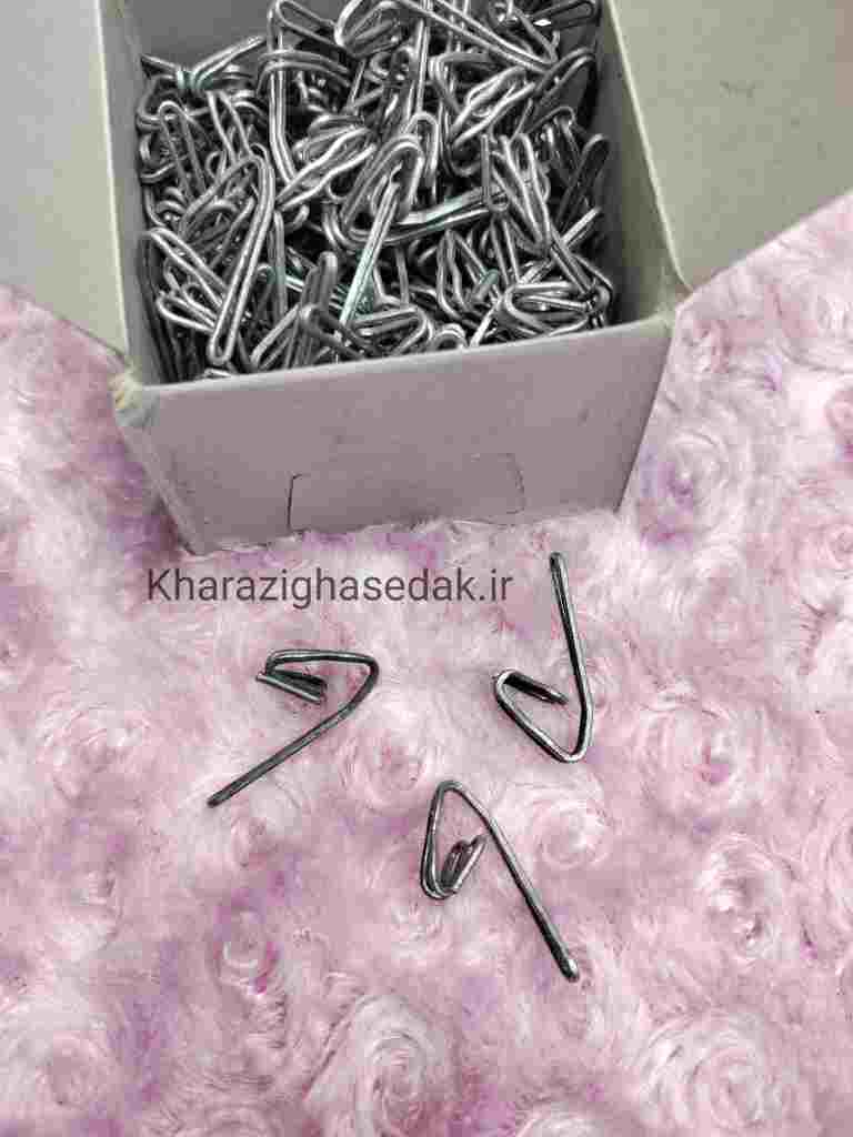 <ul> <li><em><strong>فروش بصورت بسته های 100 عددی</strong></em></li> <li><em><strong>فروش عمده هم امکان پذیر است</strong></em></li> <li><em><strong>کیفیت :عالی و درجه یک</strong></em></li> <li><em><strong>جنس : پلاستیکی درجه یک</strong></em></li> </ul> گیره پرده - تصویر 4
