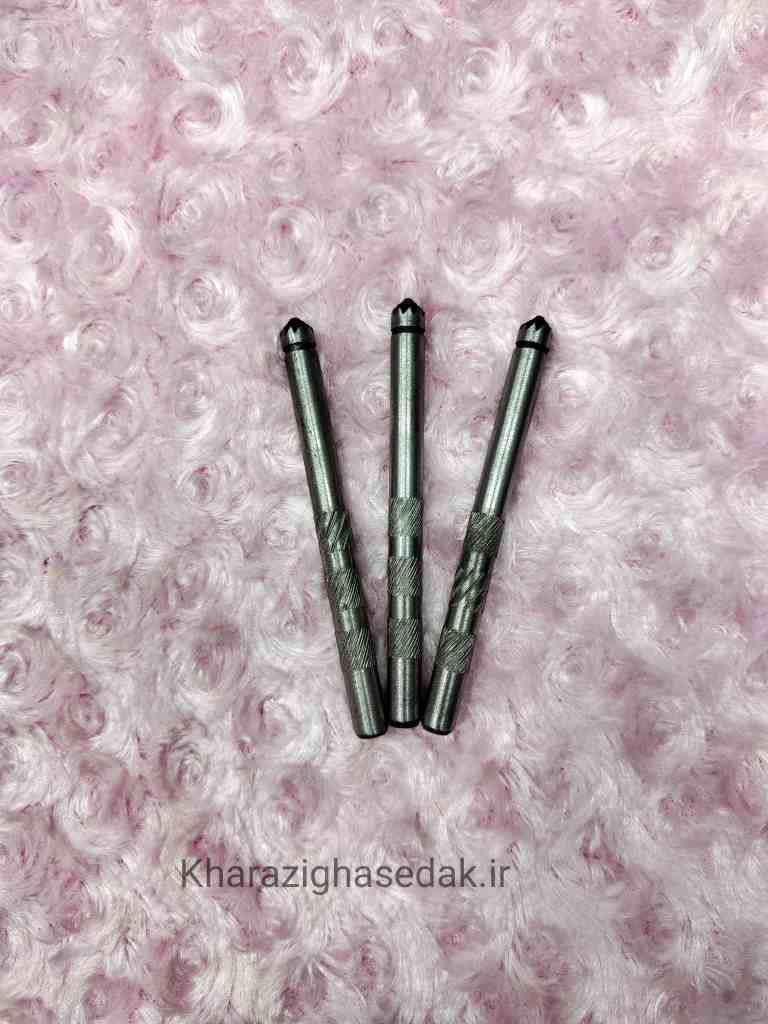 <ul> <li><em>کیفیت : عالی و درجه یک</em></li> <li><em>مناسب سوراخ کردن و پرچ خورشیدی</em></li> <li><em>در دو مدل سوراخ کن گرد و خورشیدی</em></li> </ul> سمبه چرم دوزی - تصویر 2