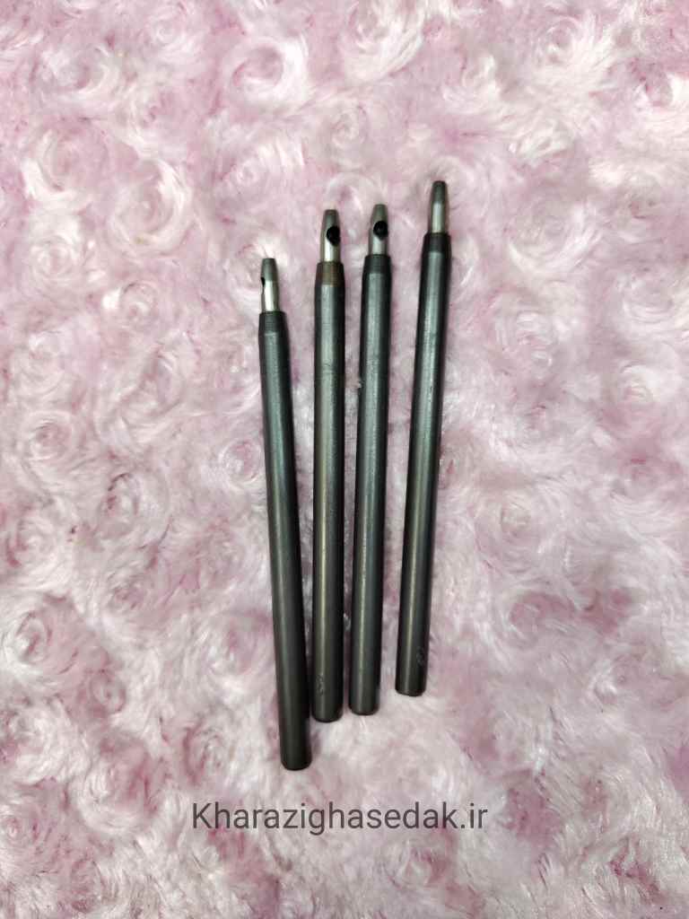 <ul> <li><em>کیفیت : عالی و درجه یک</em></li> <li><em>مناسب سوراخ کردن و پرچ خورشیدی</em></li> <li><em>در دو مدل سوراخ کن گرد و خورشیدی</em></li> </ul> سمبه چرم دوزی - تصویر 4