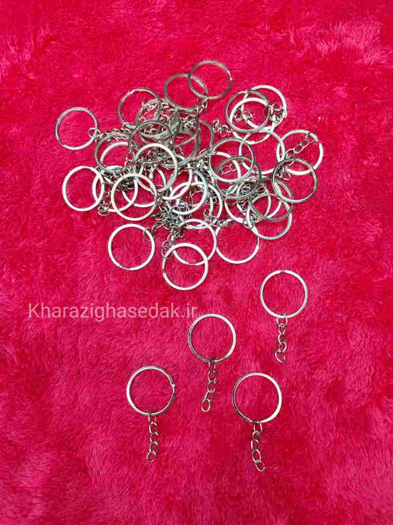<ul> <li><em><strong>کیفیت : عالی فلزی درجه یک و زنجیردار</strong></em></li> <li><em><strong>در رنگ های طلایی و نقره ای میباشد</strong></em></li> <li><em><strong>مناسب برای عروسک سازی و ...</strong></em></li> <li><em><strong>فروش بصورت بسته بندی 10 عددی</strong></em></li> <li><em><strong>ضخامت : هم نازک و هم ضخیم موجود میباشد</strong></em></li> </ul> حلقه جاسوئیچی - تصویر 5