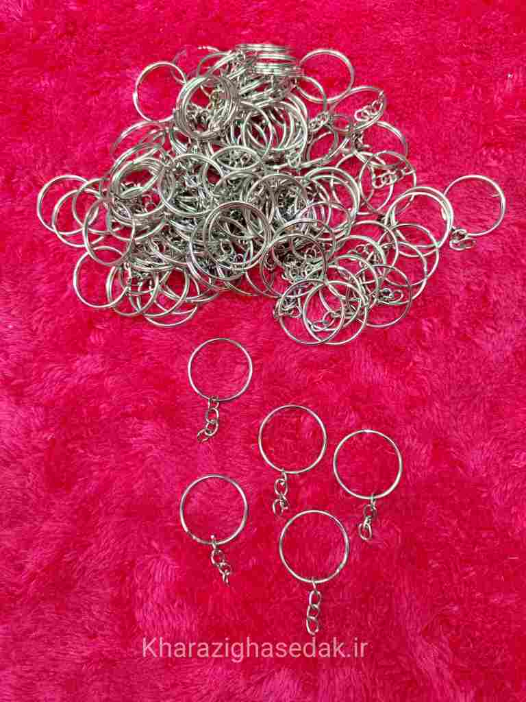 <ul> <li><em><strong>کیفیت : عالی فلزی درجه یک و زنجیردار</strong></em></li> <li><em><strong>در رنگ های طلایی و نقره ای میباشد</strong></em></li> <li><em><strong>مناسب برای عروسک سازی و ...</strong></em></li> <li><em><strong>فروش بصورت بسته بندی 10 عددی</strong></em></li> <li><em><strong>ضخامت : هم نازک و هم ضخیم موجود میباشد</strong></em></li> </ul> حلقه جاسوئیچی - تصویر 6
