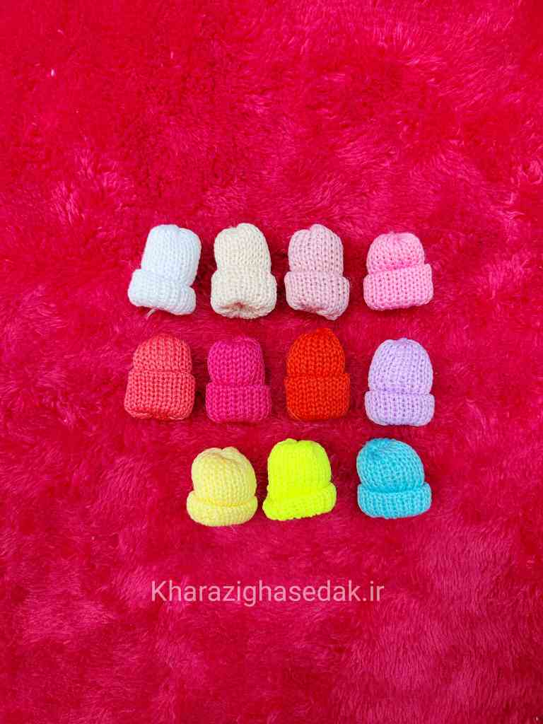 <ul> <li><em><strong>کیفیت : عالی ودرجه یک</strong></em></li> <li><em><strong>رنگ بندی کامل و متنوع</strong></em></li> <li><em><strong>سایز : بزرگ و کوچک</strong></em></li> <li><em><strong>فروش بصورت بسته ی 10 رنگی ( 10 عددی )</strong></em></li> </ul> کلاه بافت (عروسک ) - تصویر 3