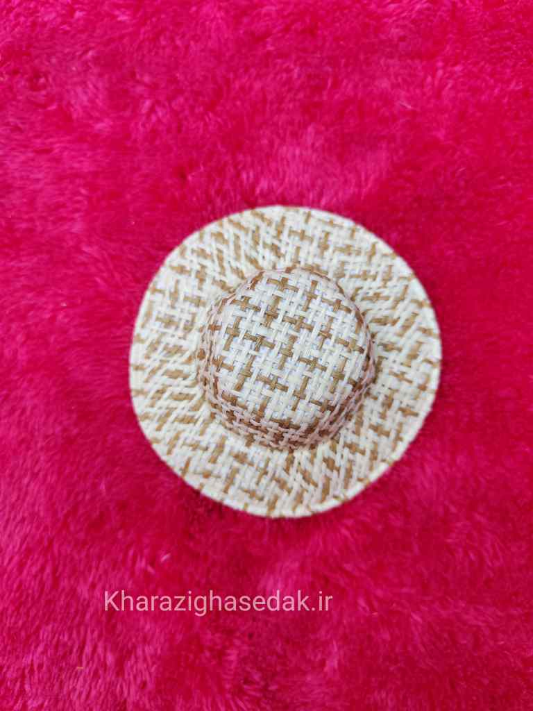 <em><strong>کیفیت : عالی و درجه یک</strong></em> <em><strong>مناسب برای عروسک سازی</strong></em> <em><strong>در سه سایز بزرگ و کوچک و متوسط</strong></em> <em><strong>فروش بصورت تکی و عمده</strong></em> کلاه حصیری عروسک - تصویر 3
