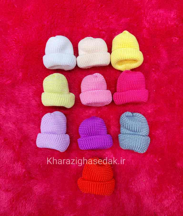 <ul> <li><em><strong>کیفیت : عالی ودرجه یک</strong></em></li> <li><em><strong>رنگ بندی کامل و متنوع</strong></em></li> <li><em><strong>سایز : بزرگ و کوچک</strong></em></li> <li><em><strong>فروش بصورت بسته ی 10 رنگی ( 10 عددی )</strong></em></li> </ul> کلاه بافت (عروسک ) - تصویر 2