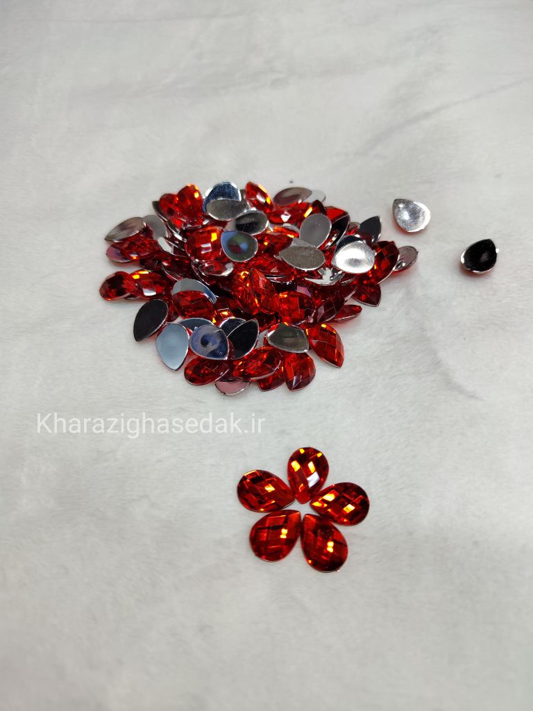 <ul> <li><em><strong>کیفیت : جنس درجه یک و رنگ های زیبا</strong></em></li> <li><em><strong>مناسب برای تاج سازی و جواهر سازی و گلسازی و...</strong></em></li> <li><em><strong>فروش بصورت بسته ی 50 عددی میباشد</strong></em></li> <li><em><strong>فروش بصورت عمده هم امکان پذیر است.</strong></em></li> <li><em><strong>در رنگ های جذاب و متنوع موجود میباشد.</strong></em></li> </ul> نگین پلاستیکی اشکی10 در 14 - تصویر 7