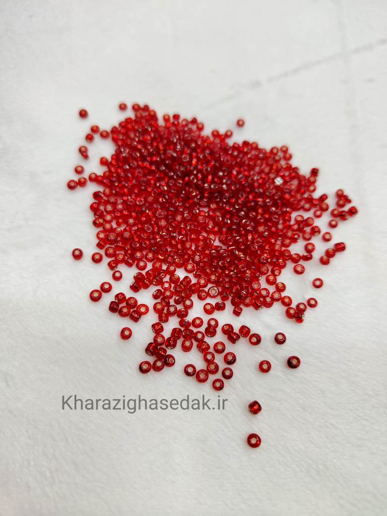 <ul> <li><em><strong>کیفیت : جنس درجه یک</strong></em></li> <li><em><strong>مناسب برای تاج سازی و جواهر سازیو گلسازی و...</strong></em></li> <li><em><strong>فروش بصورت یکب سته ی 40 گرمی میباشد</strong></em></li> <li><em><strong>فروش بصورت عمده هم امکان پذیر است.</strong></em></li> <li><em><strong>در رنگ های متنوع و جذاب موجود میباشد.</strong></em></li> </ul> منجوق شیشه ای - تصویر 3