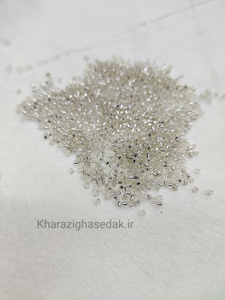 <ul> <li><em><strong>کیفیت : جنس درجه یک</strong></em></li> <li><em><strong>مناسب برای تاج سازی و جواهر سازیو گلسازی و...</strong></em></li> <li><em><strong>فروش بصورت یکب سته ی 40 گرمی میباشد</strong></em></li> <li><em><strong>فروش بصورت عمده هم امکان پذیر است.</strong></em></li> <li><em><strong>در رنگ های متنوع و جذاب موجود میباشد.</strong></em></li> </ul> منجوق شیشه ای - تصویر 4