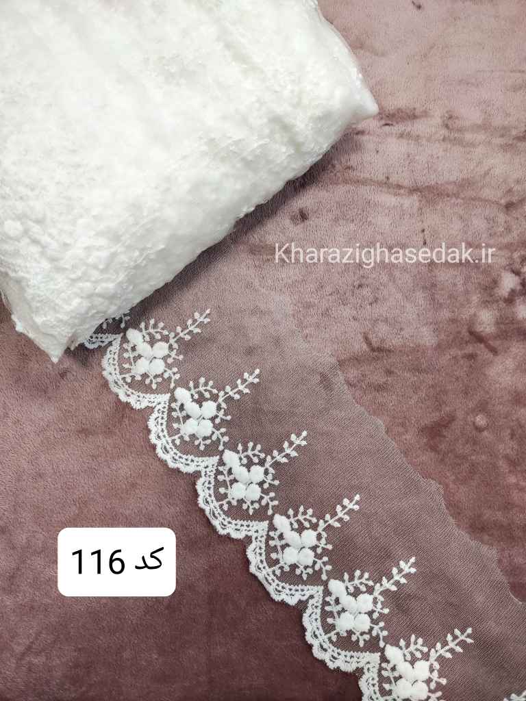 <ul> <li><em><strong>کیفیت : جنس درجه یک و فوق العاده با کیفیت</strong></em></li> <li><em><strong>مناسب برای لباس و عروسک سازی و...</strong></em></li> <li><em><strong>بصورت متری عرضه میگردد.</strong></em></li> <li><em><strong>رنگ: سفید</strong></em></li> </ul> نوار حاشیه دانتل کد 116 - تصویر 2
