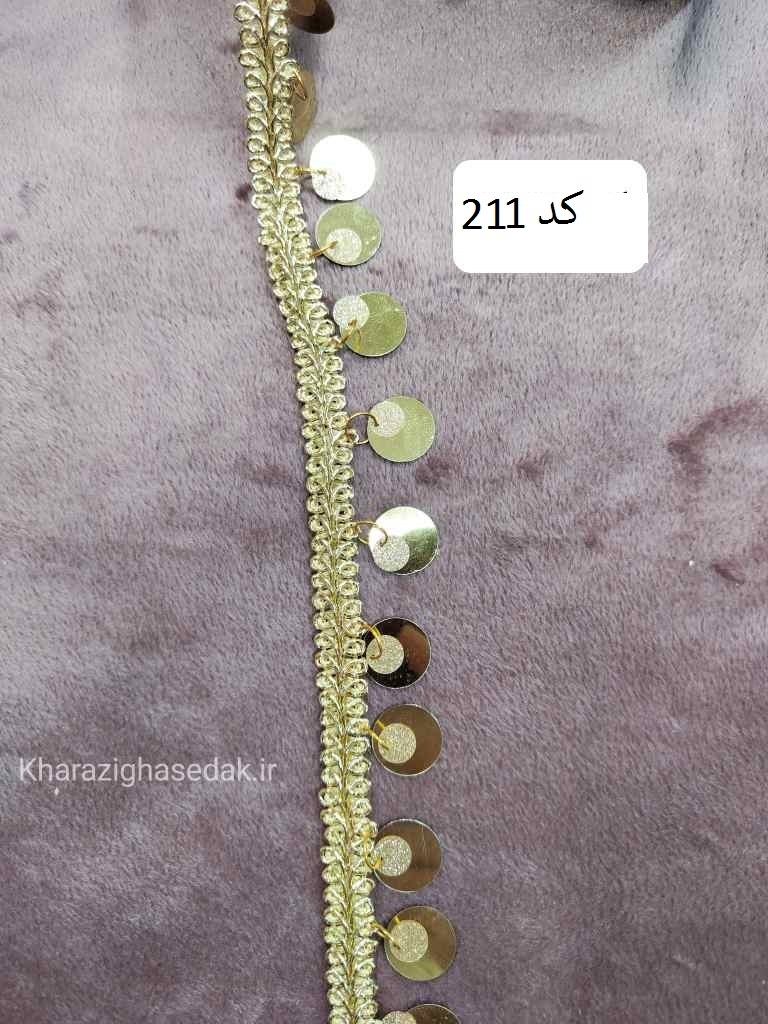 <ul> <li><em><strong>کیفیت : جنس درجه یک و فوق العاده با کیفیت</strong></em></li> <li><em><strong>مناسب برای لباس و عروسک سازی و...</strong></em></li> <li><em><strong>بصورت متری عرضه میگردد.</strong></em></li> <li><em><strong>رنگ: مشکی وطلایی</strong></em></li> </ul> نوار حاشیه -پولکی ( اکلیلی ) - تصویر 6