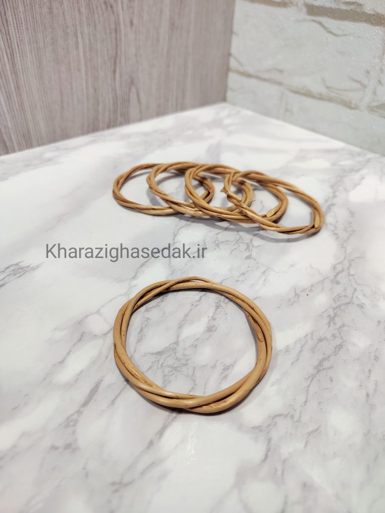 کیفیت : جنس درجه یک و رنگ های زیبا مناسب برایگیفت و اسسوری و ... <strong>فروش بصورت (بسته 1 عددی) میباشد</strong> <strong>فروش بصورت عمده هم امکان پذیر است.</strong> حلقه حصیری - تصویر 2