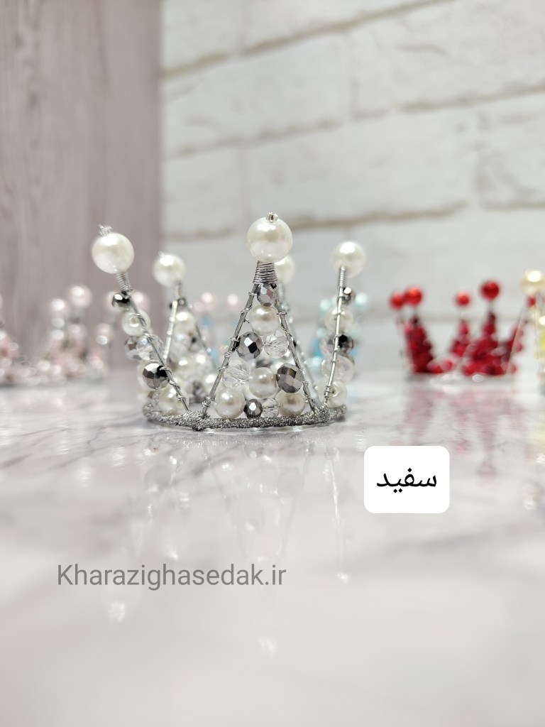 کیفیت : جنس درجه یک و رنگ های زیبا مناسب برای تاج سازی و جواهر سازی و گلسازی و... <strong>فروش بصورت (بسته یک عددی) میباشد</strong> <strong>فروش بصورت عمده هم امکان پذیر است.</strong> تاج عروسک