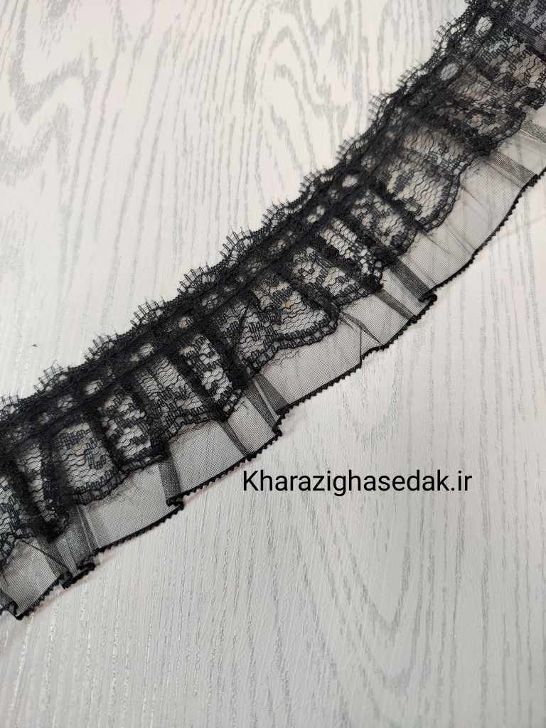 <ul> <li><em><strong>کیفیت : جنس درجه یک و فوق العاده با کیفیت</strong></em></li> <li><em><strong>مناسب برای لباس و عروسک سازی و...</strong></em></li> <li><em><strong>بصورت متری عرضه میگردد.</strong></em></li> <li><em><strong>رنگ: متنوع و زیبا</strong></em></li> </ul> تور پلیسه پهن رنگارنگ - تصویر 5
