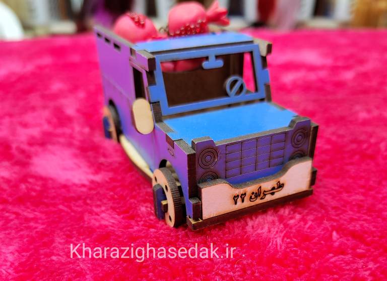 گیفت نیسان آبی چوبی